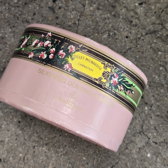 ☕️VINTAGE ROGER GALLET PARIS SILKENING DUSTING POWDER RARE VINTAGE - Picture 1 of 3